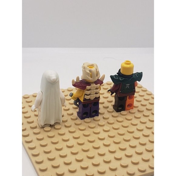 LEGO Lot 3 Mixed Minifigure Glow in Dark Ghost 9467 + two Other Figs C0496 - Picture 5 of 12